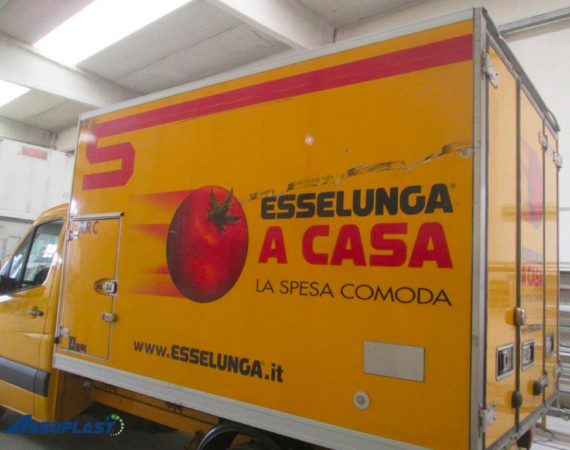 Taglio parete isotermica furgone trasporto alimenti | ASSOPLAST